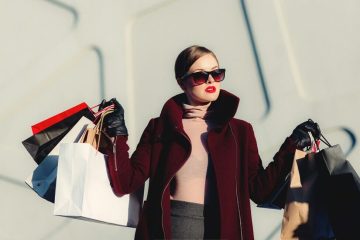 girl doing shopping