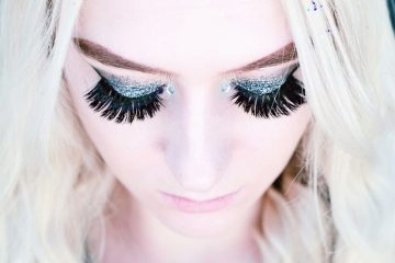 shimmery eyes with eyelashes